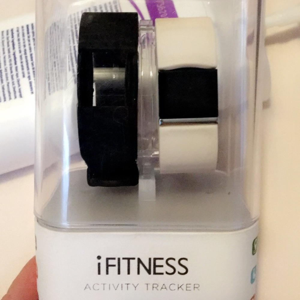 Fitness Tracker-Compatible with iPhone and android
